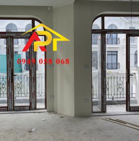 CỬA ĐI 4 CÁNH MÀU XÁM - VÒM GÓC X05